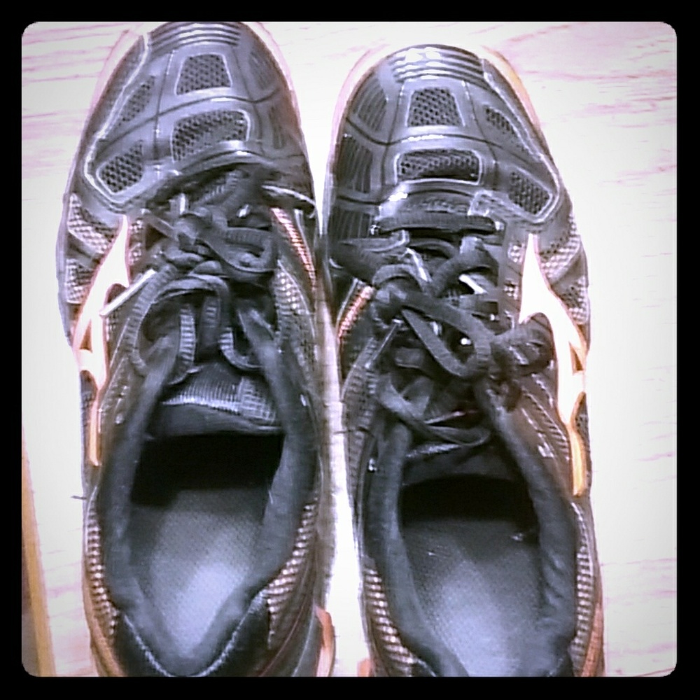 Size 7 mizuno wave volley ball shoes